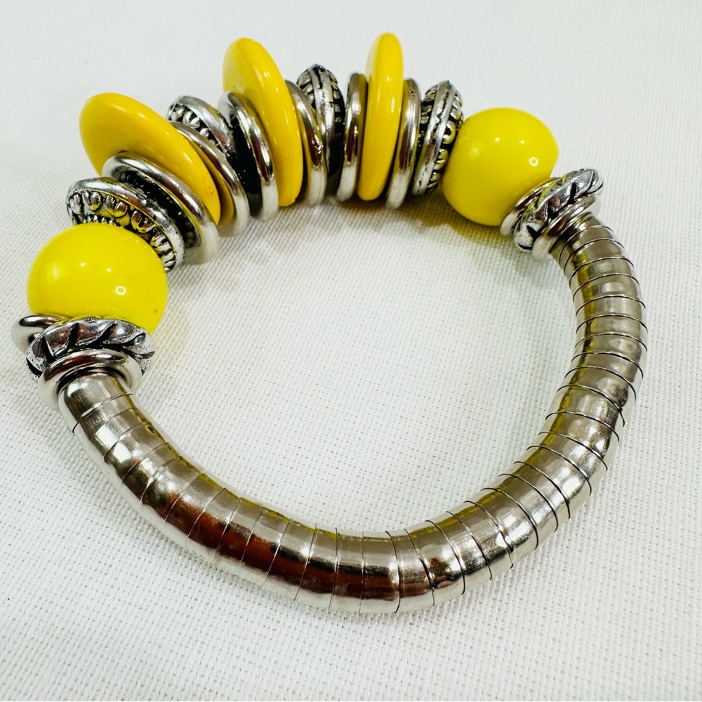 🛍️🛍️ SILVER TONE CANARY YELLOW BEADED BOHO CHIC STRETCH BRACELET NWOT GLAM 💛